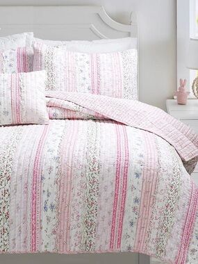 Porch & Den Gwinnett Chic Lace Quilt Bedding Set - Pink - Queen - 3 Piece